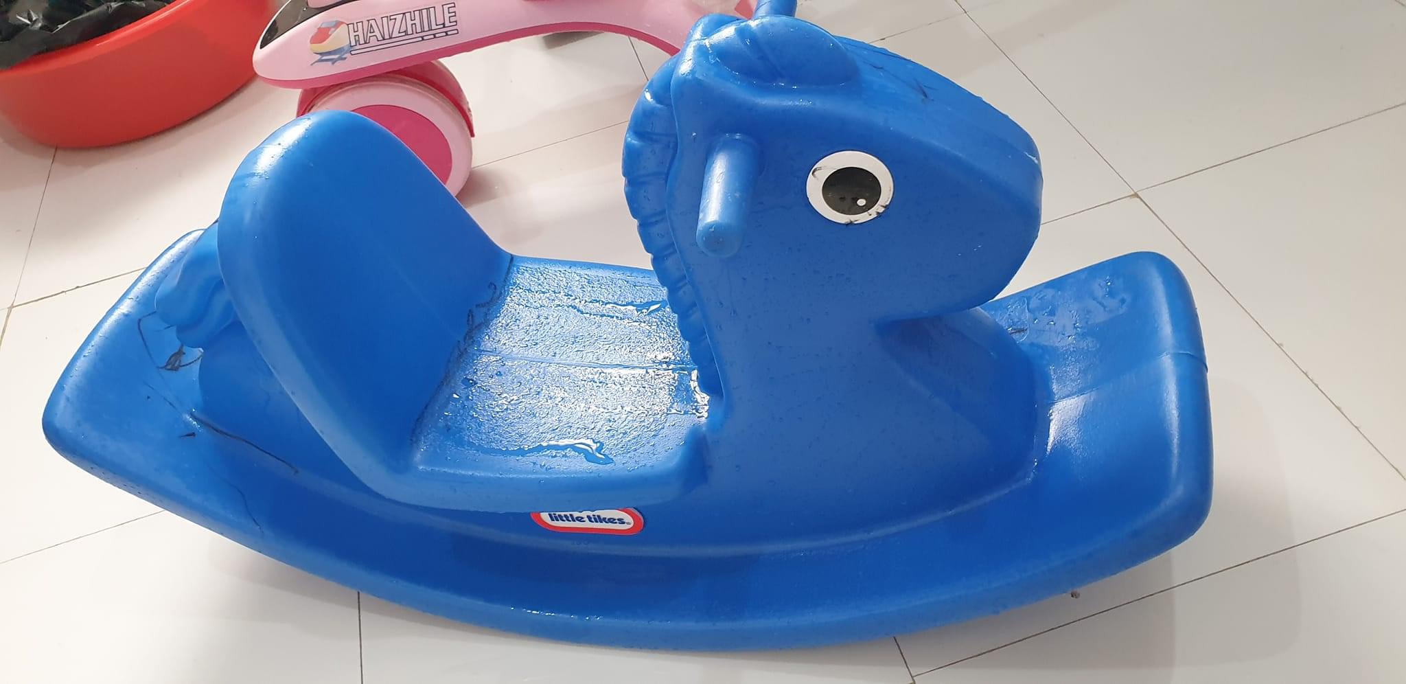 Items for sale – 2 Cupboard, sofa, gas stove